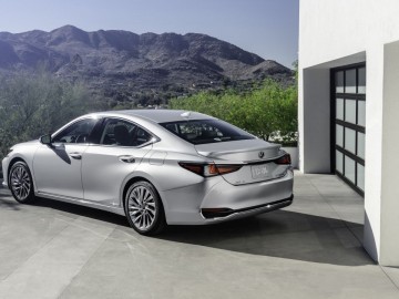 Lexus ES lifting &ndash; W świecie ciszy
